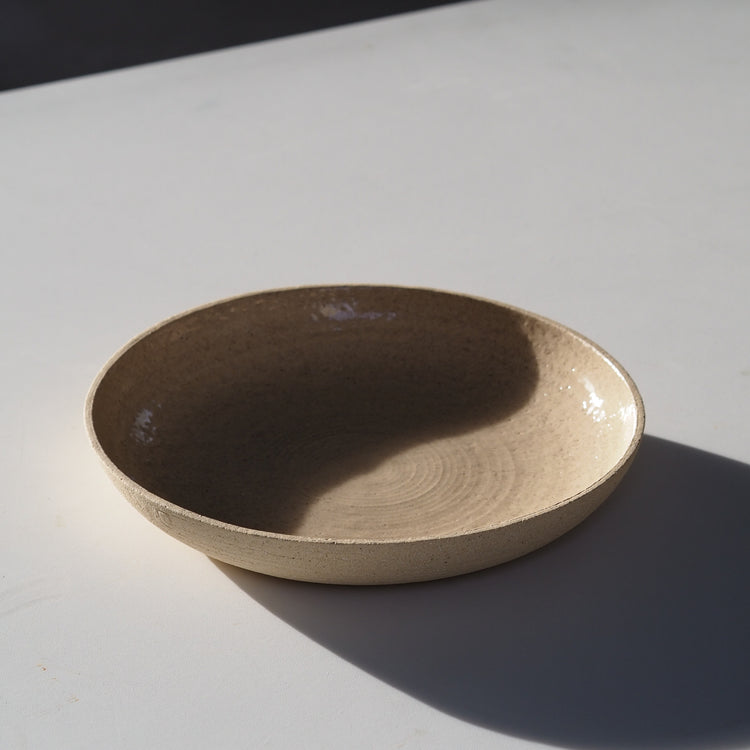 ASSIETTE EVASÉE SABLE TRANSPARENT Ø23CM