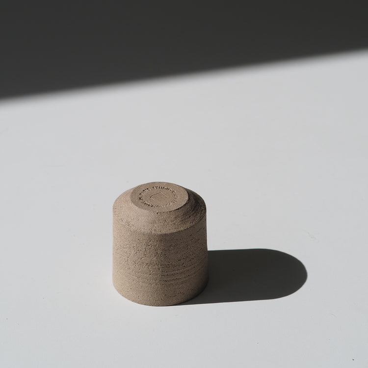 GOBELET MOYEN GRIS BLANC Ø7CM