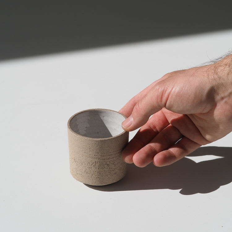GOBELET MOYEN GRIS BLANC Ø7CM