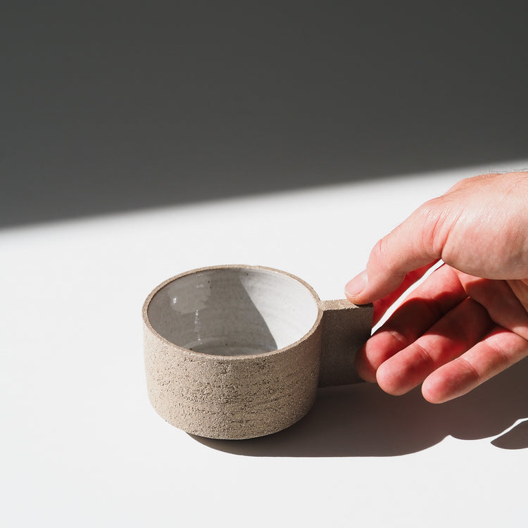 TASSE À ANSE GRISE BLANC Ø9CM