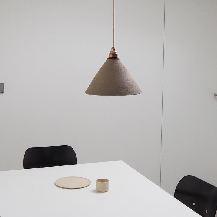 SUSPENSION TAILLE M GRES GRIS Ø23CM H14CM