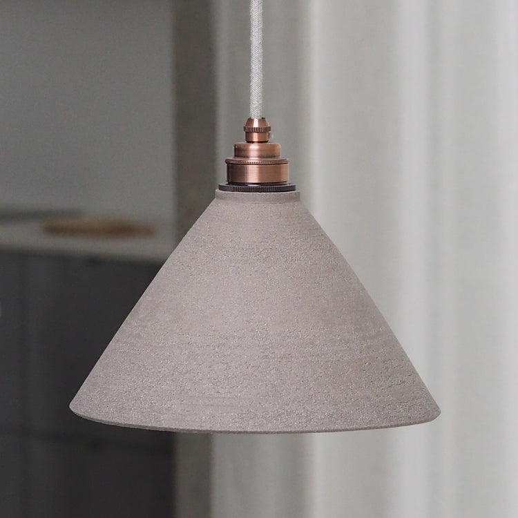 SUSPENSION TAILLE M GRES GRIS Ø23CM H14CM