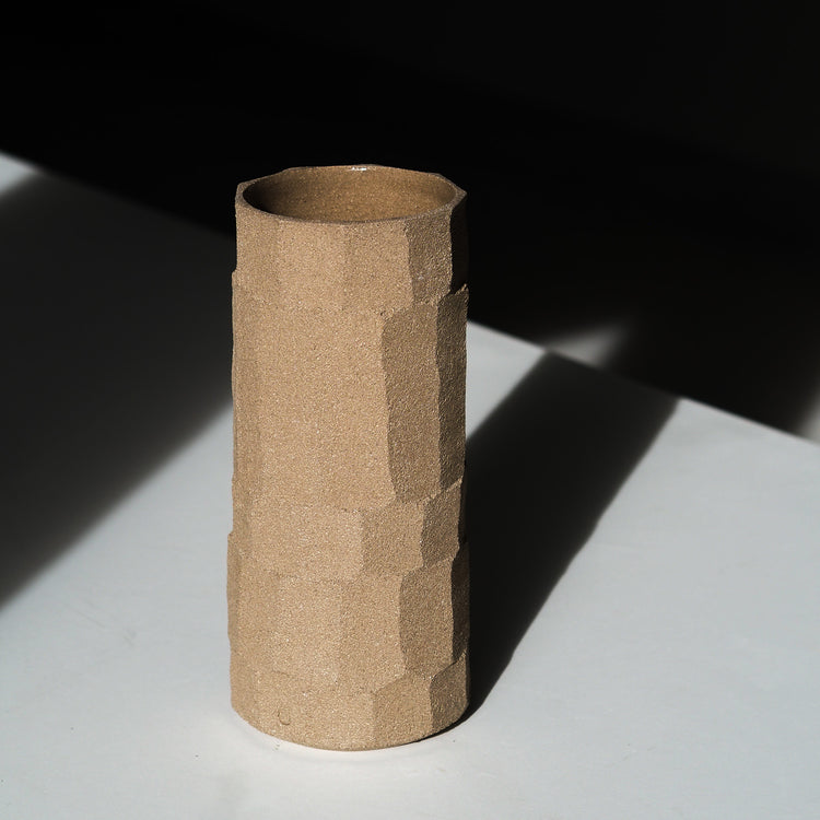 VASE FACETTE GRIS TRANSPARENT Ø10,5CM H25,5CM