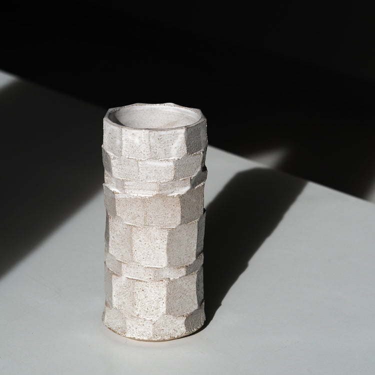 VASE FACETTE GRIS BLANC INTÉGRAL Ø10CM H23CM