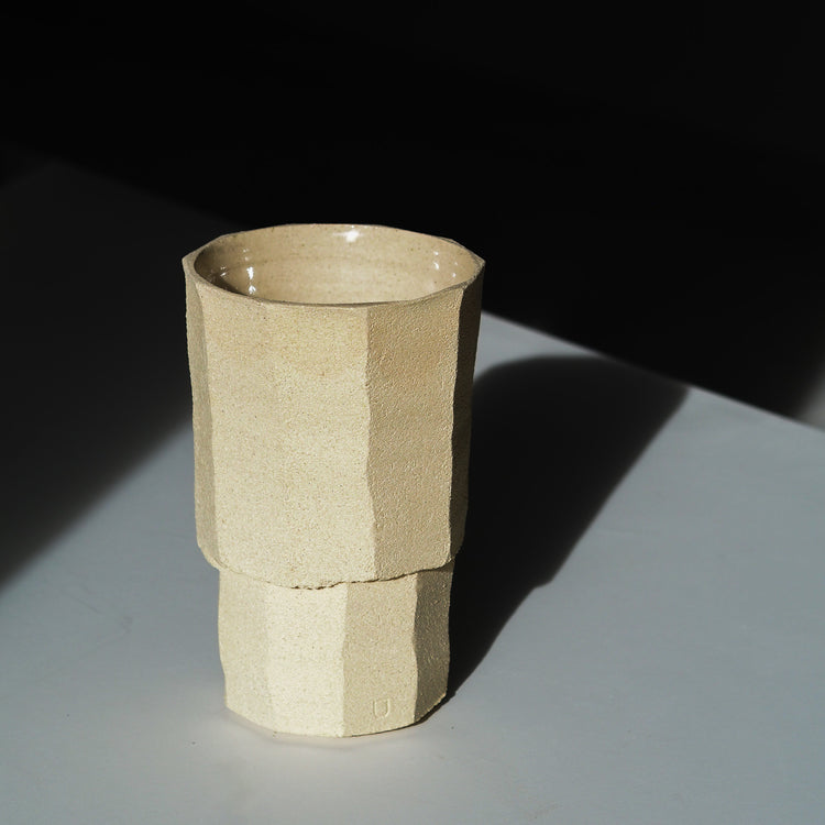 VASE FACETTE SABLE TRANSPARENT Ø13,5CM H21,5CM