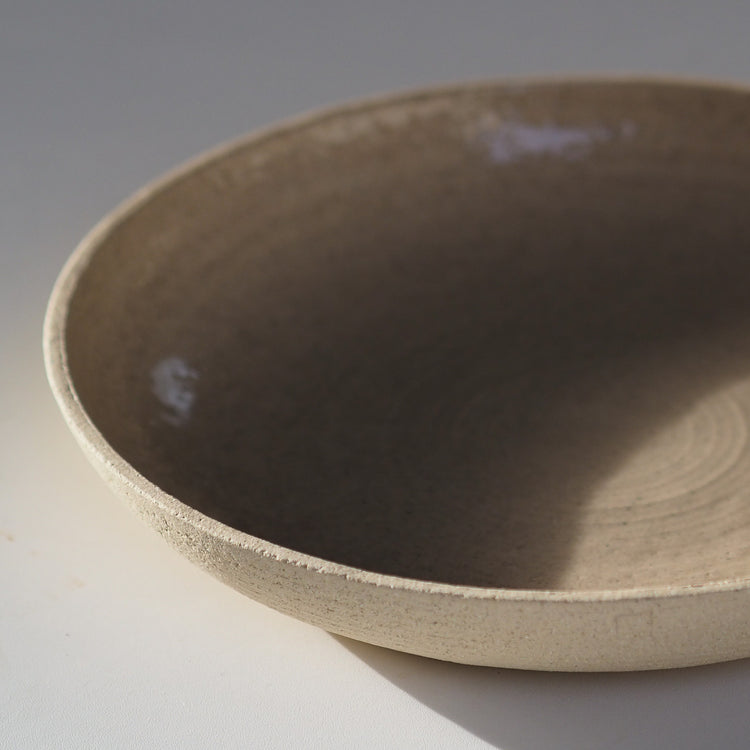 ASSIETTE EVASÉE SABLE TRANSPARENT Ø23CM