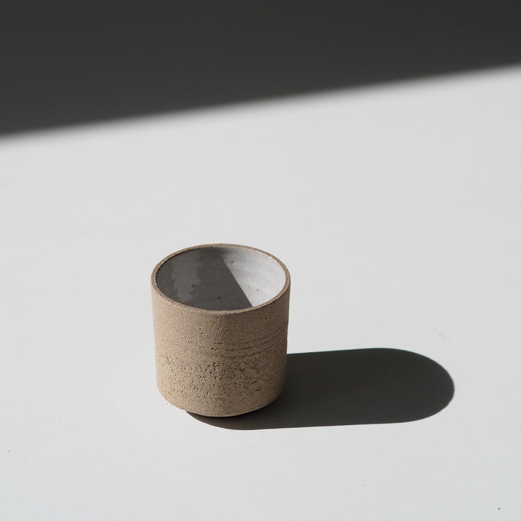 GOBELET MOYEN GRIS BLANC Ø7CM