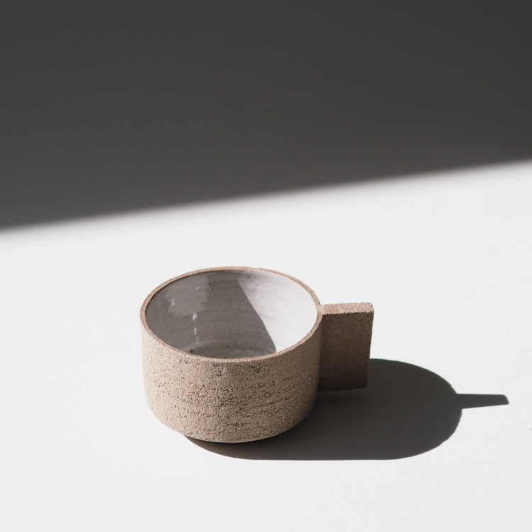 TASSE À ANSE GRISE BLANC Ø9CM