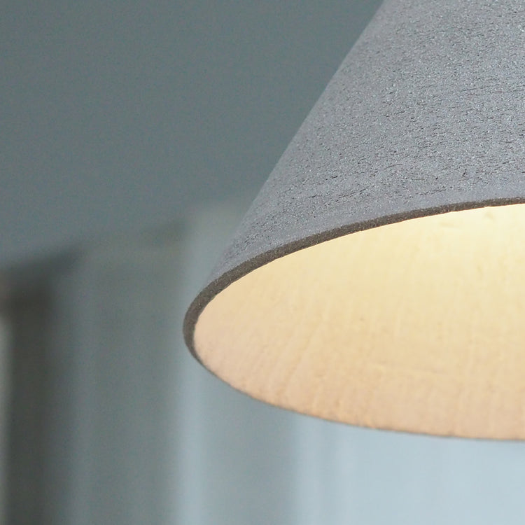 SUSPENSION TAILLE M GRES GRIS Ø23CM H14CM